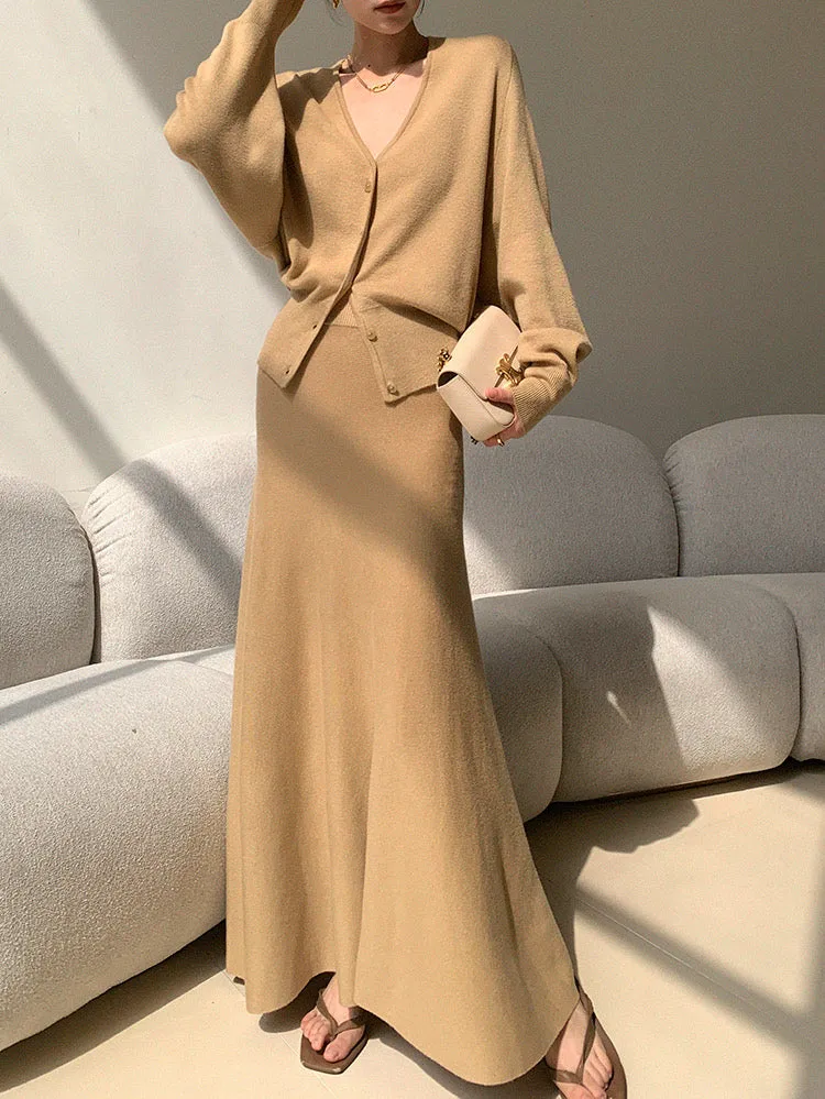 Relaxed V Cardigan in Khaki
