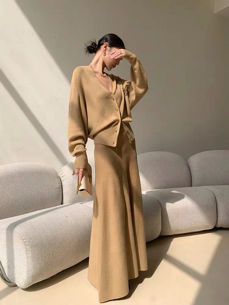 Relaxed V Cardigan in Khaki