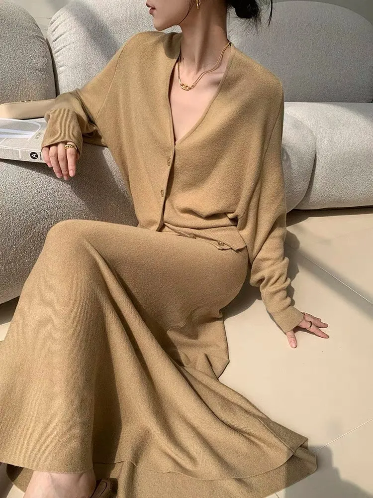 Relaxed V Cardigan in Khaki